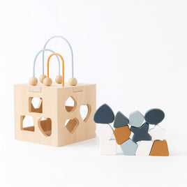 LESENA SENZORIČNA KOCKA – igra in učenje v enem